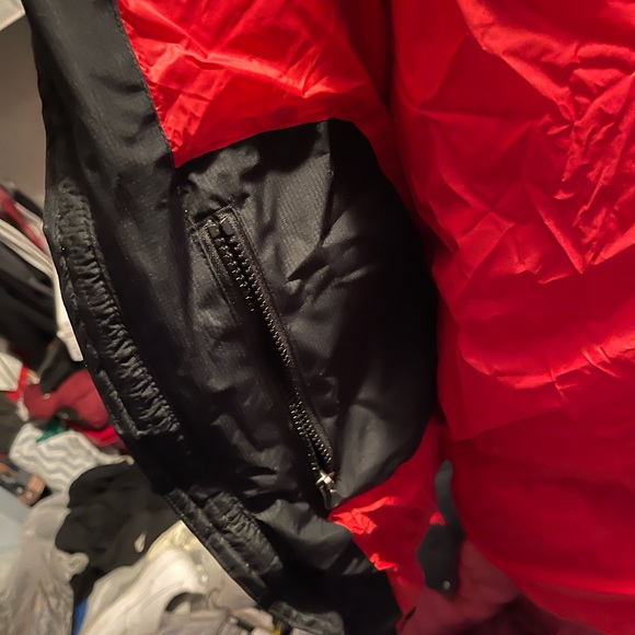 Xl T polo puffer jacket clean and never worn too big for me. - Picture 3 of 9